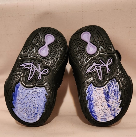 Toddler Kyrie - Picture 2 of 6